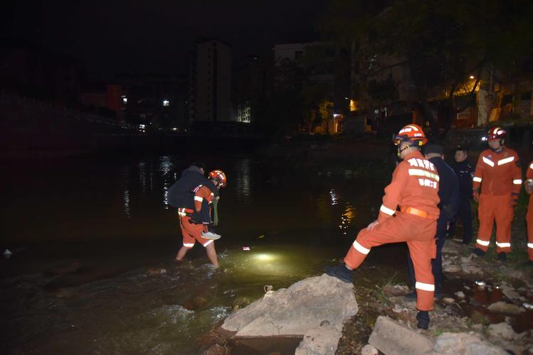 云南一河道涨水致4人遇难，包括3名救援人员和1名被困者